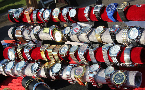 Orologi unisex eleganti e versatili. Scopri modelli moderni e funzionali per uno stile inclusivo e senza confini.
