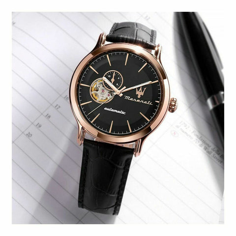 Dettaglio del quadrante dell’orologio Maserati R8821118009 con movimento a vista