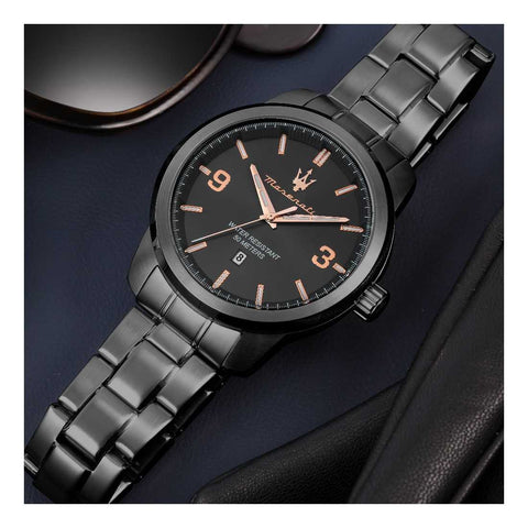 Dettaglio del quadrante dell’orologio Maserati R8853121010 con funzione datario